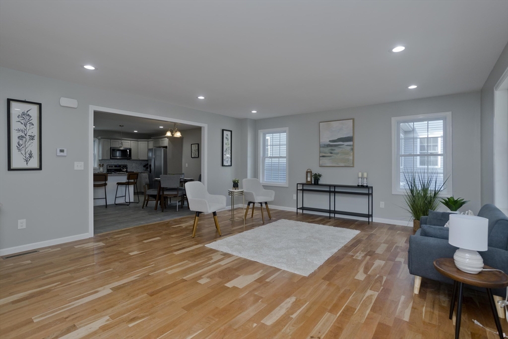 33 Brooks Street Springfield, MA 01109 - Photo 3 of 28