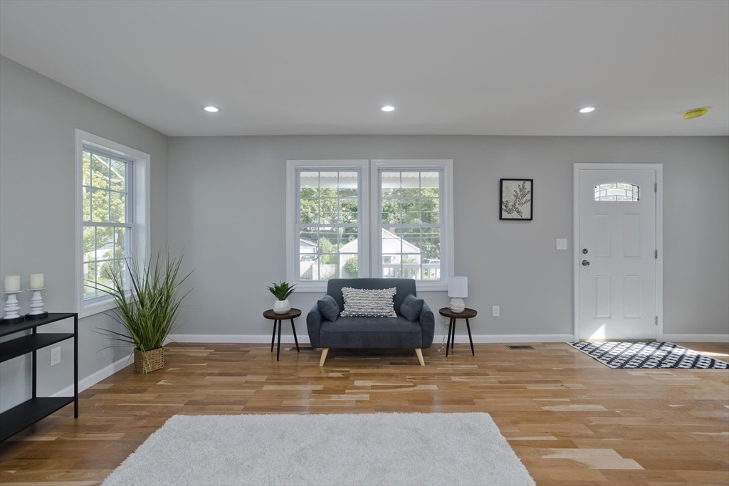 33 Brooks Street Springfield, MA 01109 - Photo 7 of 28