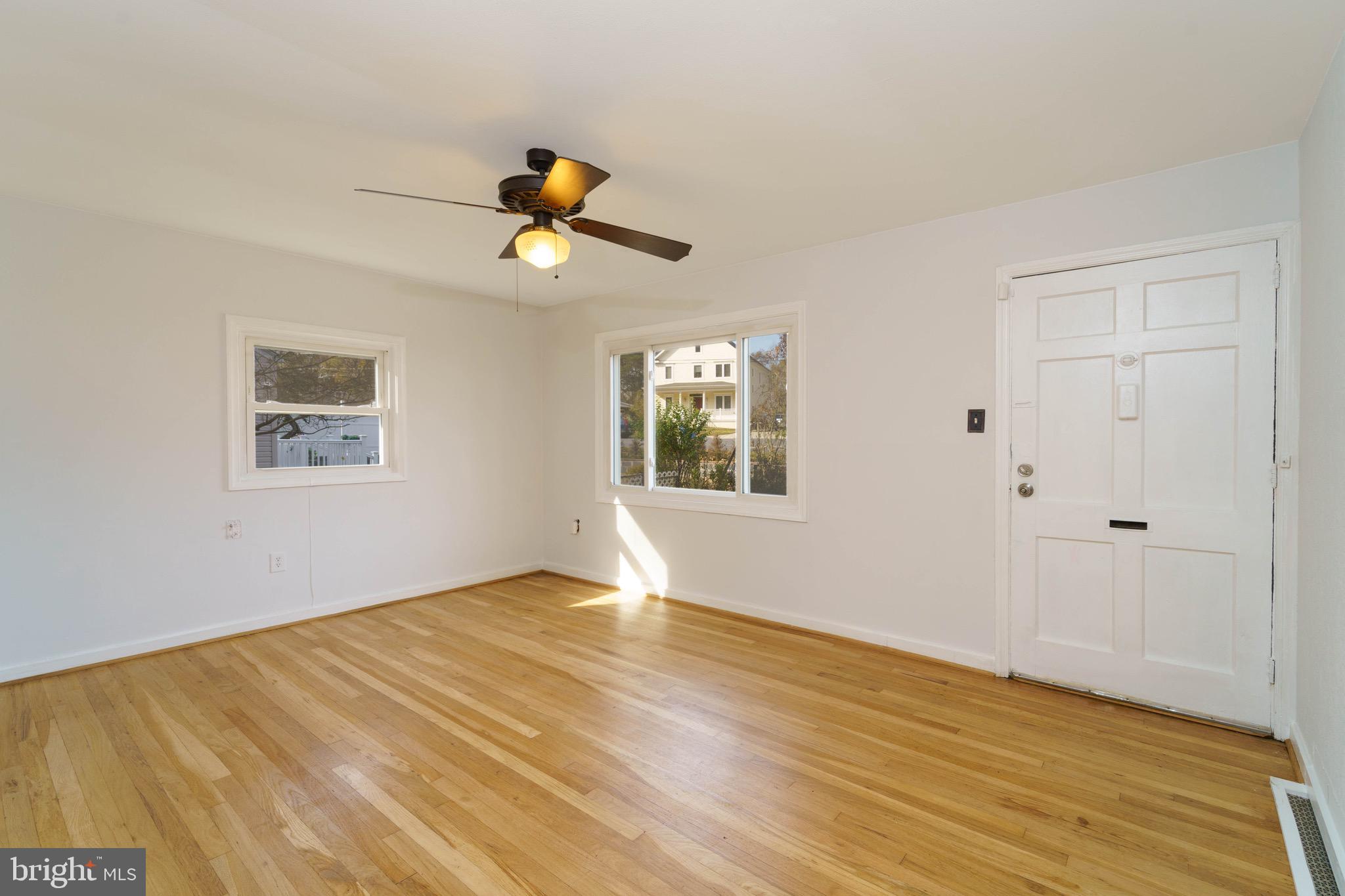 4400 Garrett Park Road Wheaton, MD 20906 - Photo 3 of 21