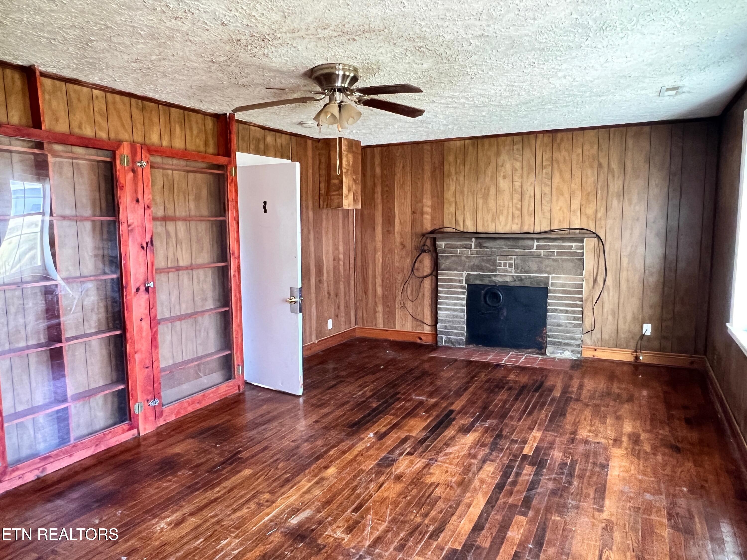 337 Unaka Street Clinton, TN 37716 - Photo 11 of 17 1-11