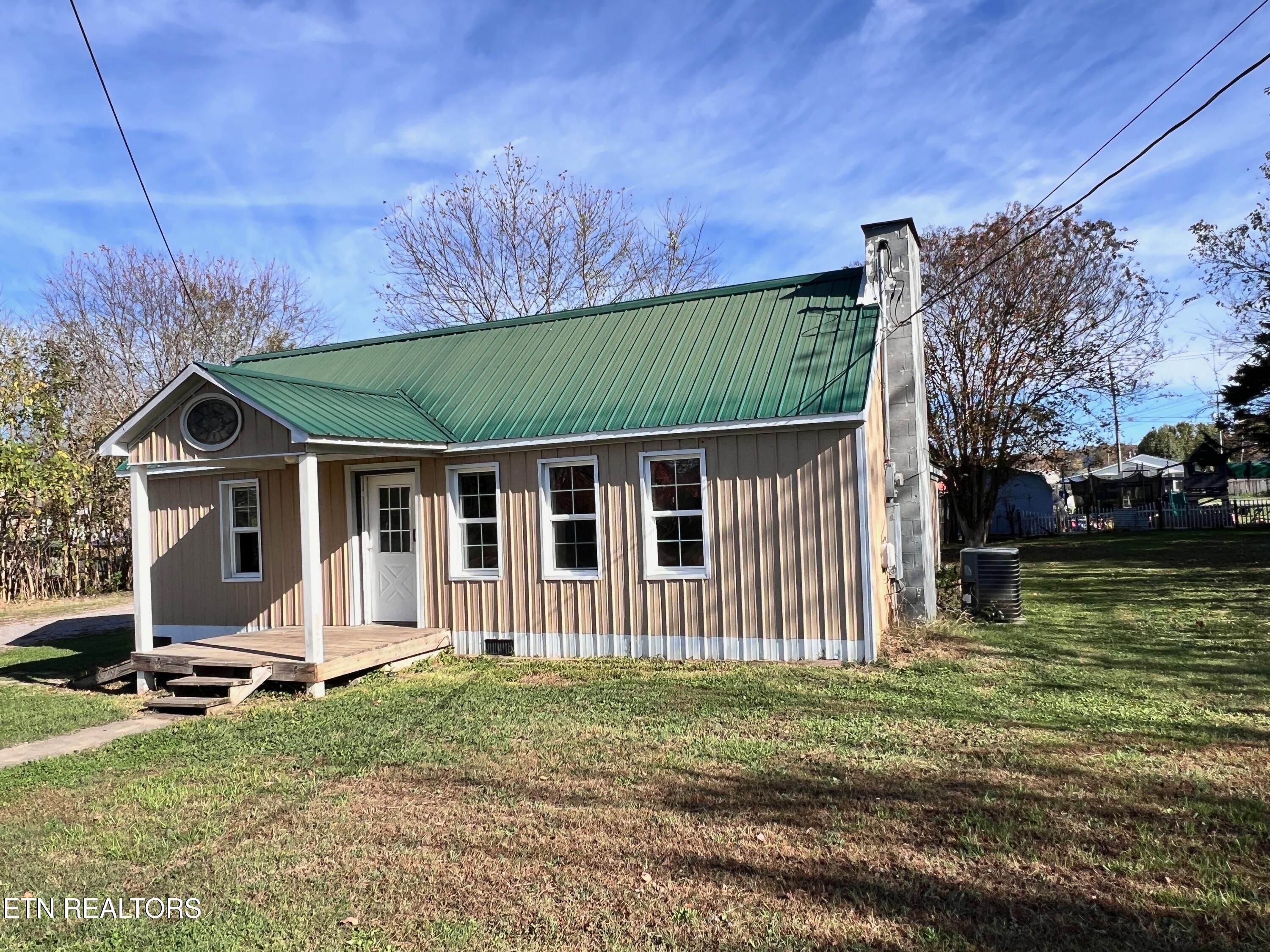 337 Unaka Street Clinton, TN 37716 - Photo 2 of 17 1-2