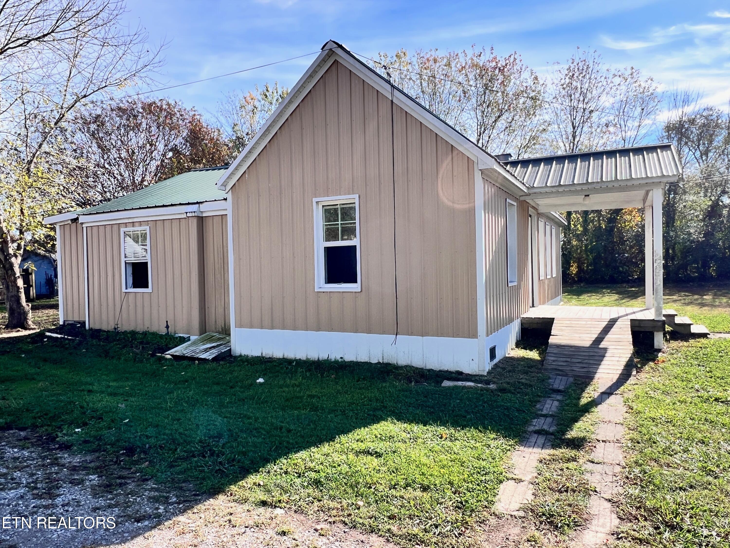 337 Unaka Street Clinton, TN 37716 - Photo 3 of 17 1-3