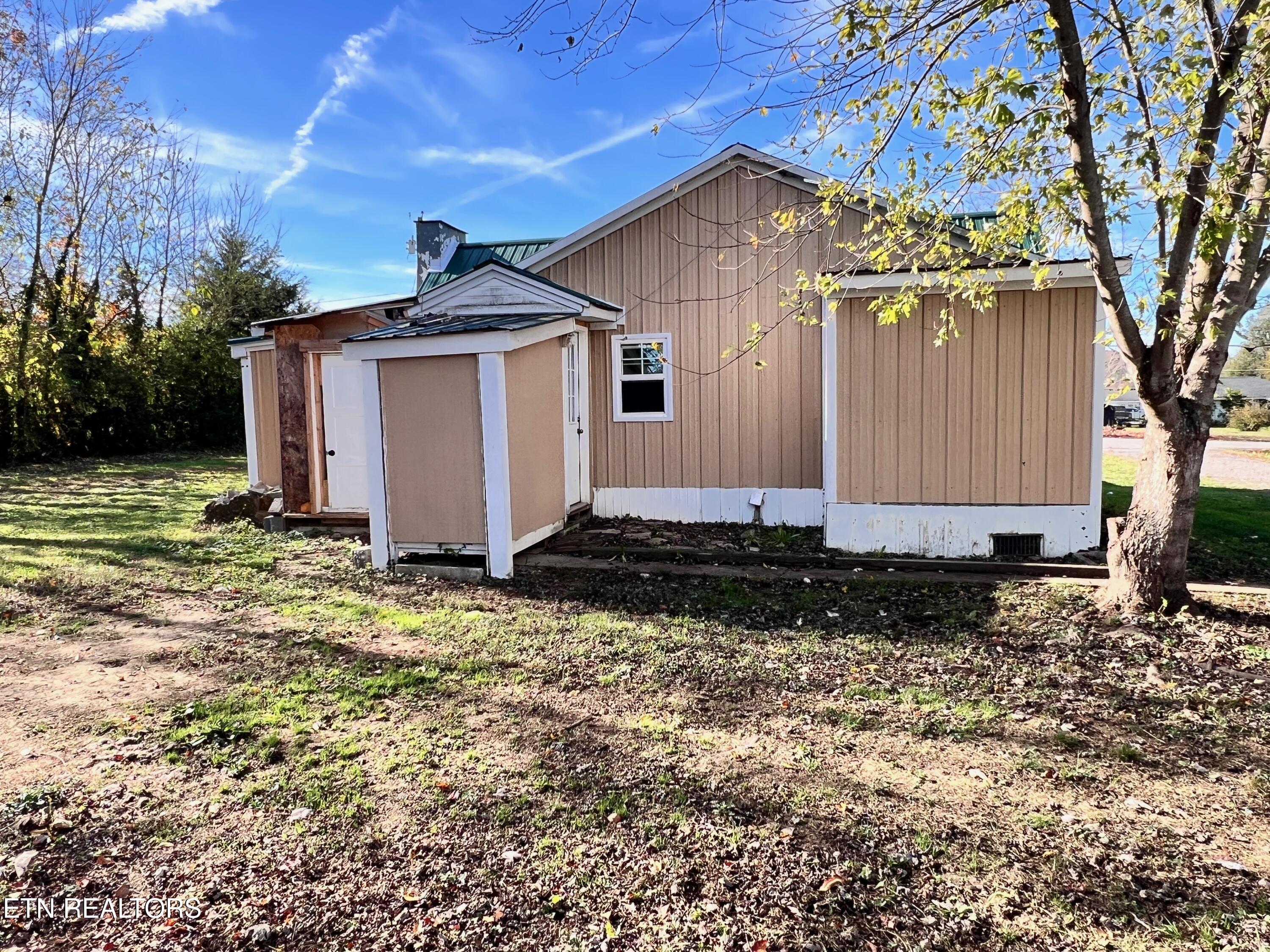 337 Unaka Street Clinton, TN 37716 - Photo 6 of 17 1-6