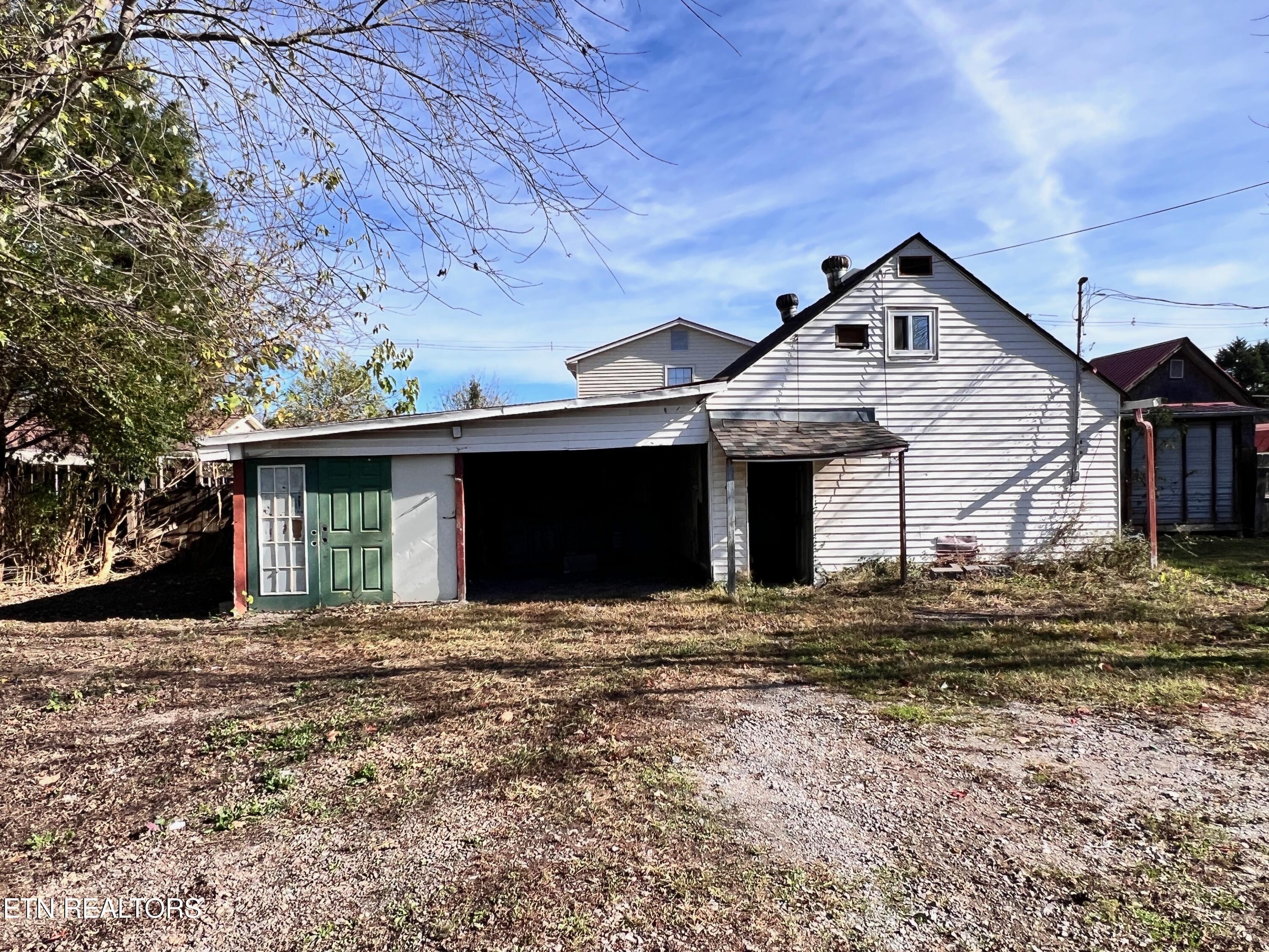 337 Unaka Street Clinton, TN 37716 - Photo 8 of 17 1-8