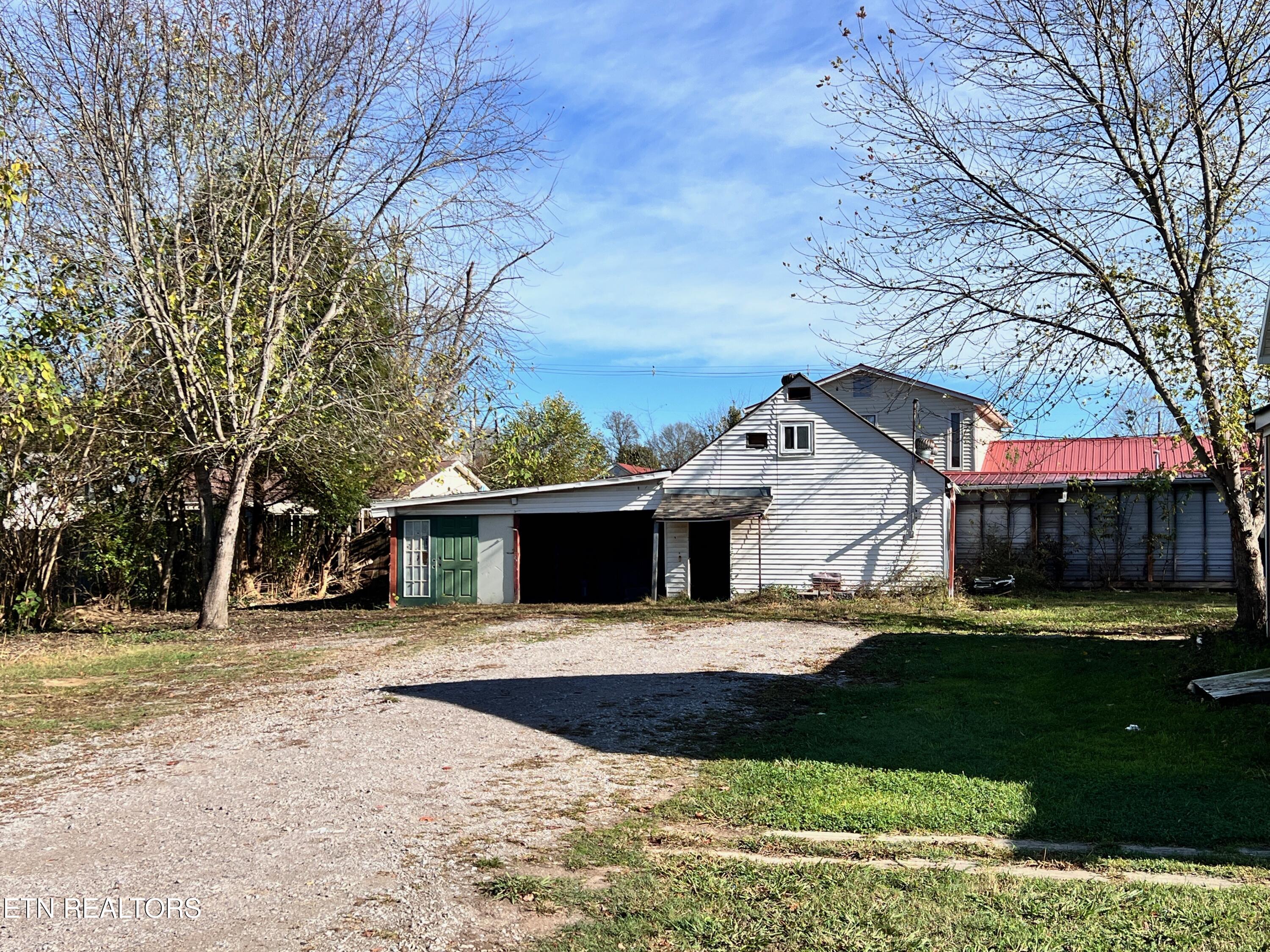 337 Unaka Street Clinton, TN 37716 - Photo 9 of 17 1-9