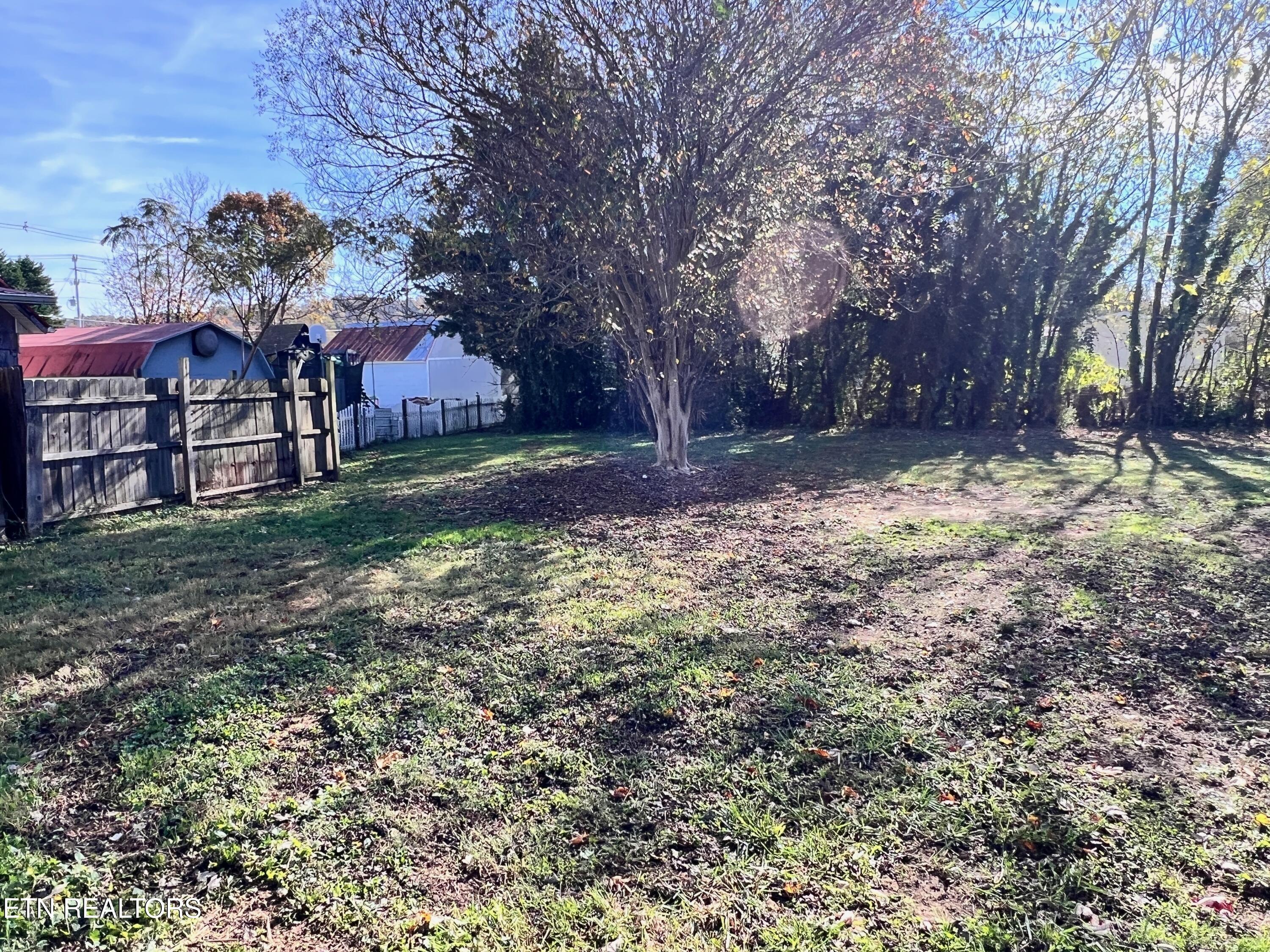 337 Unaka Street Clinton, TN 37716 - Photo 10 of 17 1-10