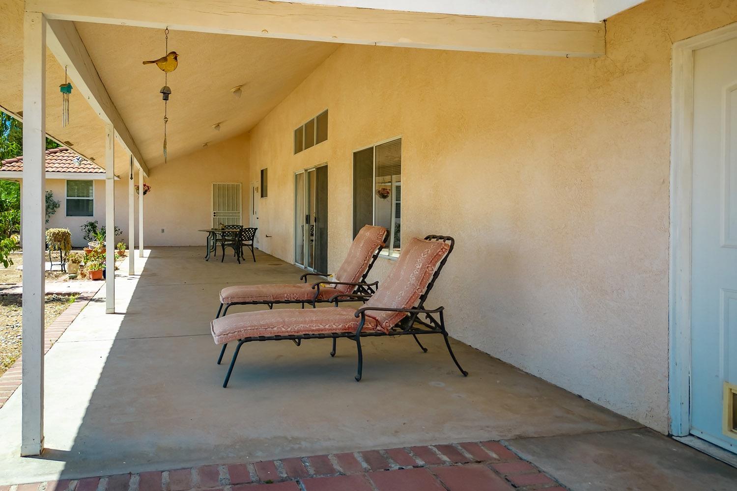 16601 La Canada Road Madera, CA 93636 - Photo 29 of 40 a balcony with furniture and a potted plant