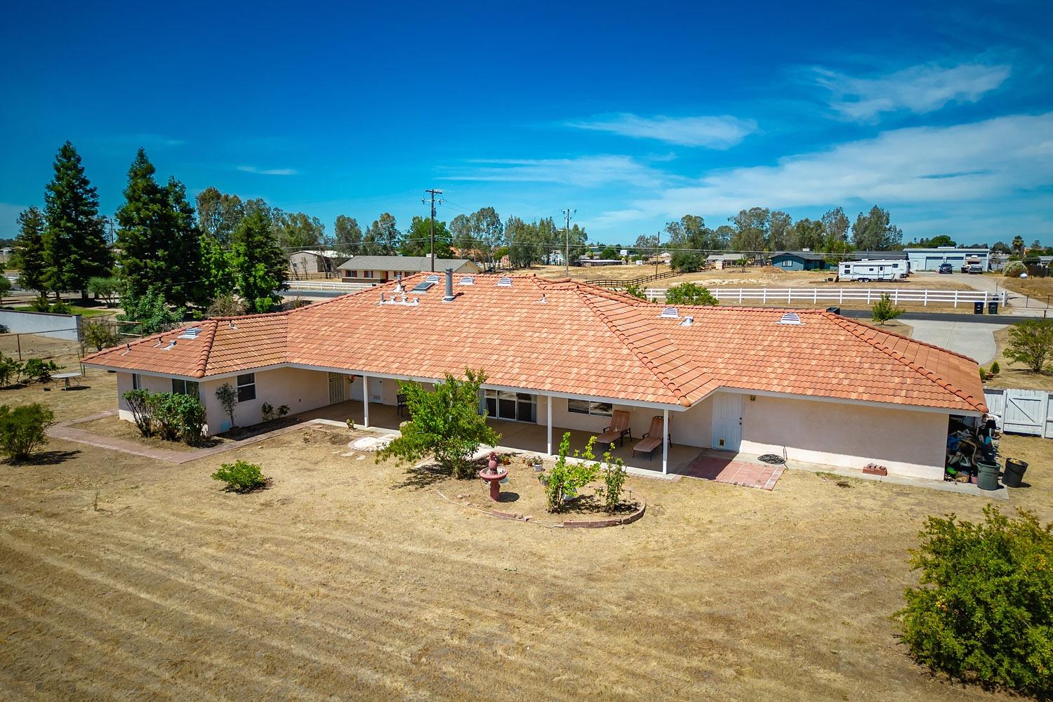 16601 La Canada Road Madera, CA 93636 - Photo 40 of 40 a view of a swimming pool and lounge chairs