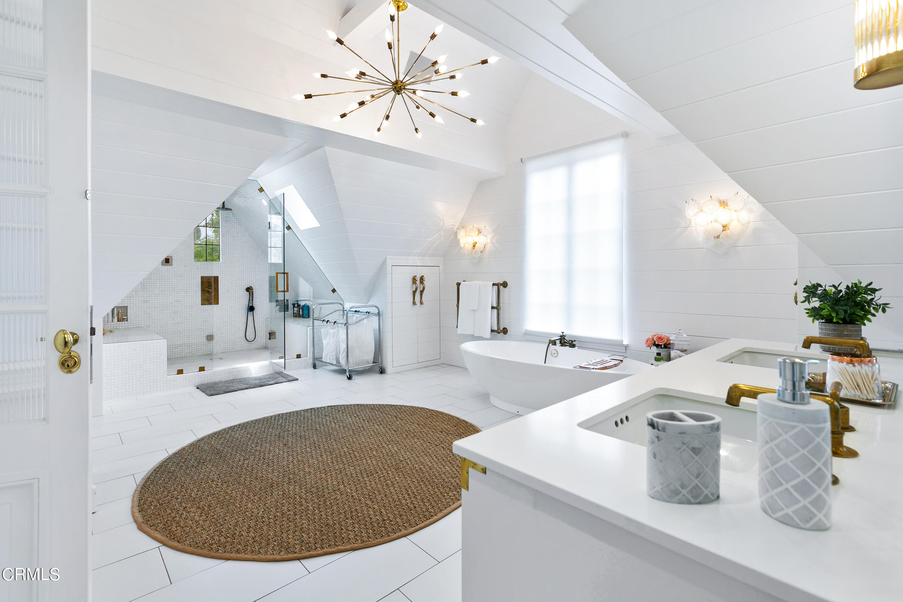 1665 Braeburn Road Altadena, CA 91001 - Photo 17 of 33 a bathroom with a sink a mirror and a bathtub