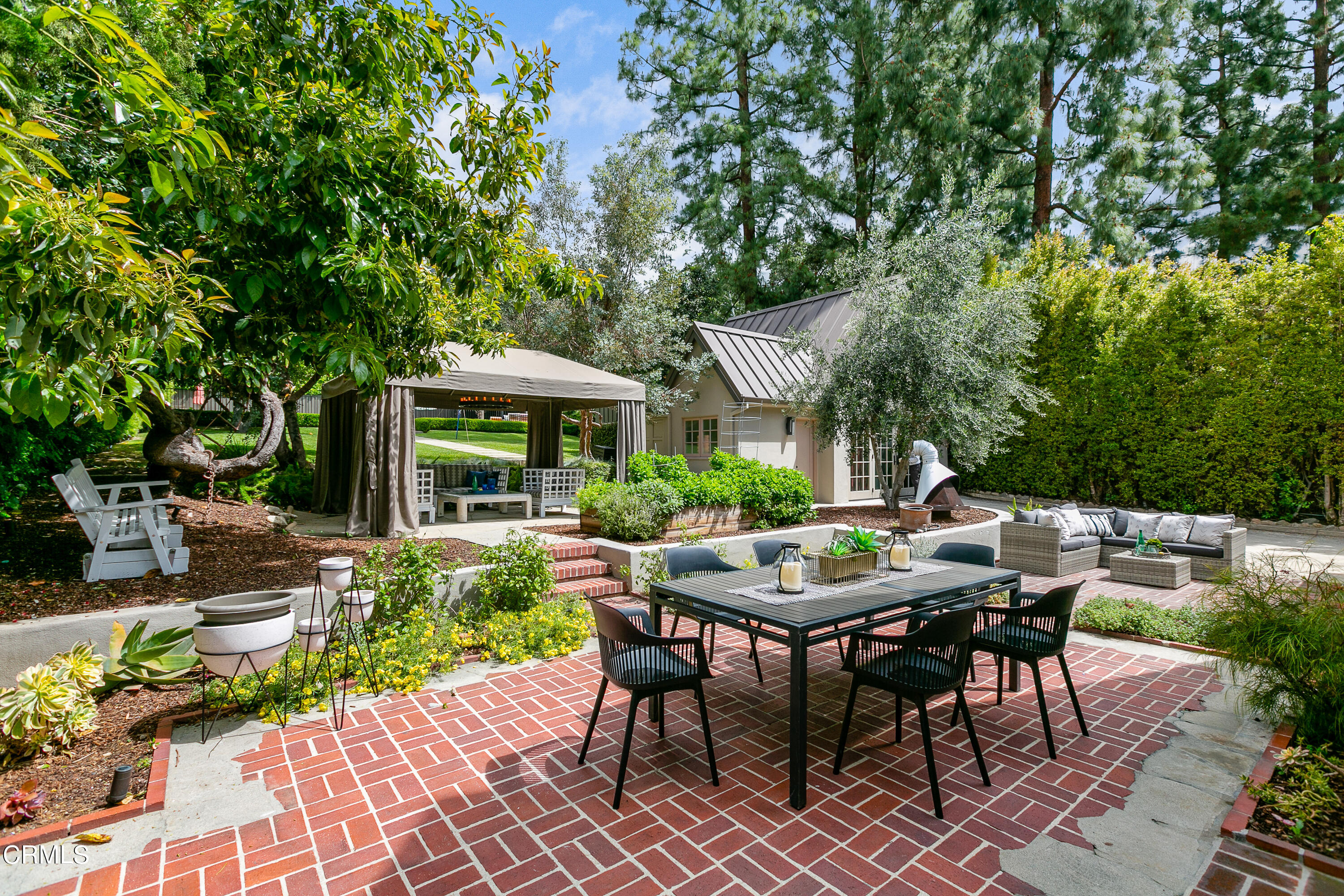1665 Braeburn Road Altadena, CA 91001 - Photo 29 of 33 a view of a patio with a table and chairs