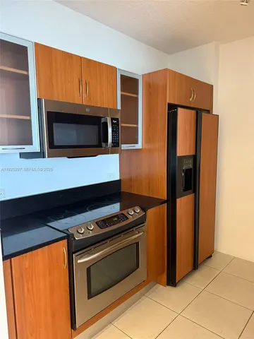 $2,800 | 18800 Northeast 29th Avenue, Unit 1008, Aventura, FL 33180