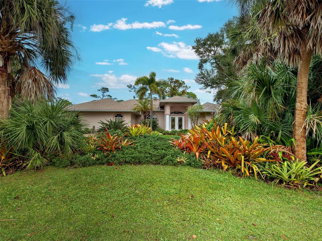 6265 Pheasant Road Venice, FL 34293 - Photo 7 of 70 a front view of a house with a garden
