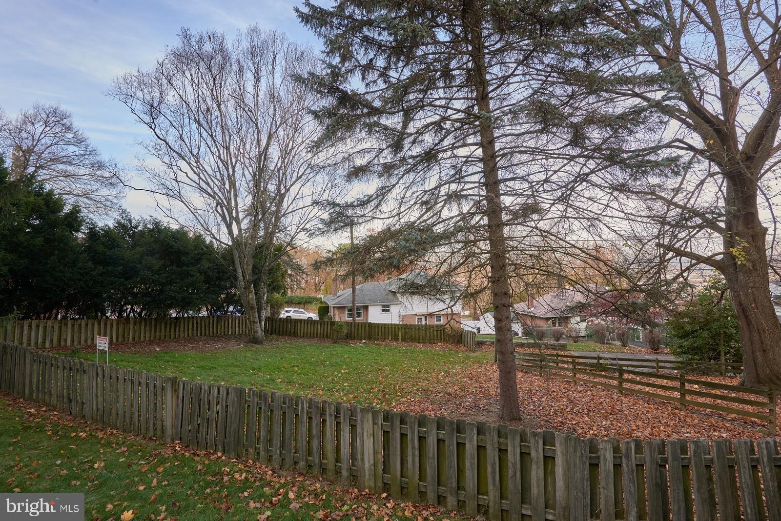 1200 Lorraine Road Reading, PA 19604 - Photo 11 of 45 Fenced in side yard
