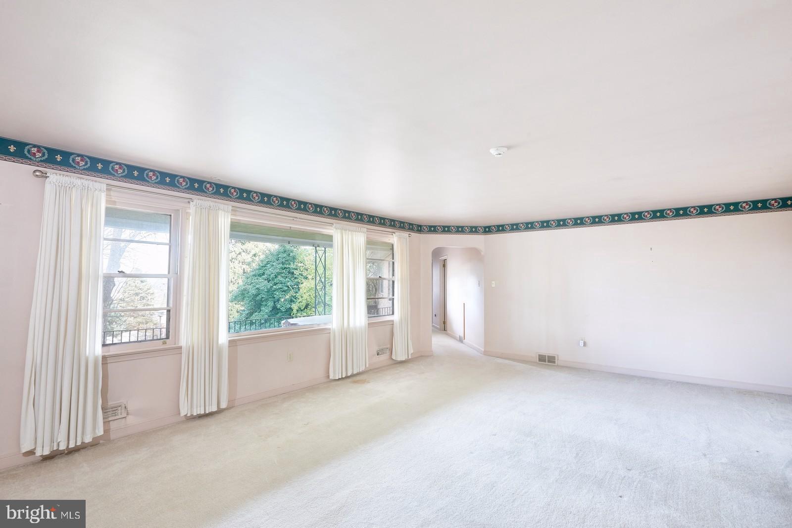 1200 Lorraine Road Reading, PA 19604 - Photo 22 of 45 Living Room