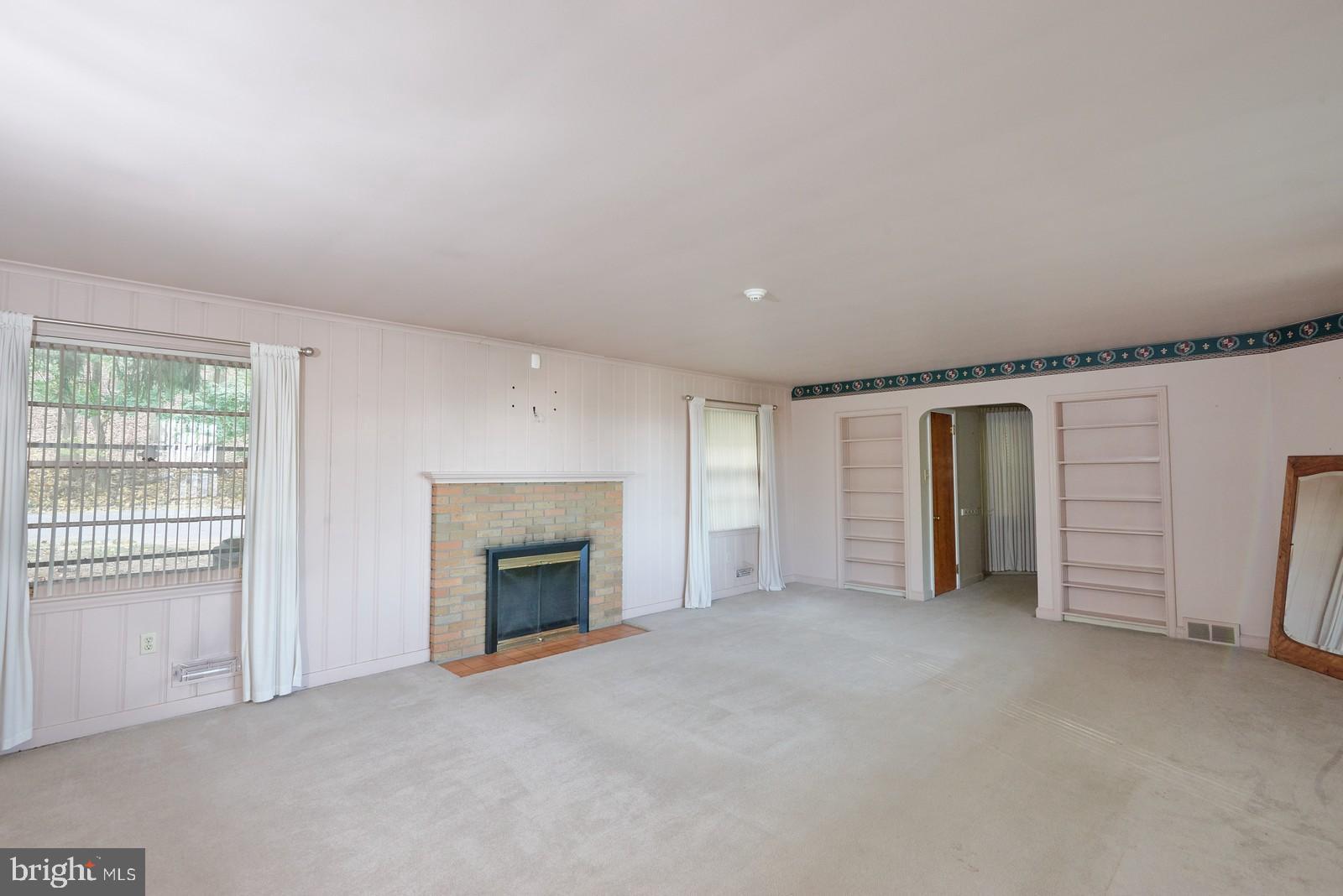 1200 Lorraine Road Reading, PA 19604 - Photo 24 of 45 Living Room