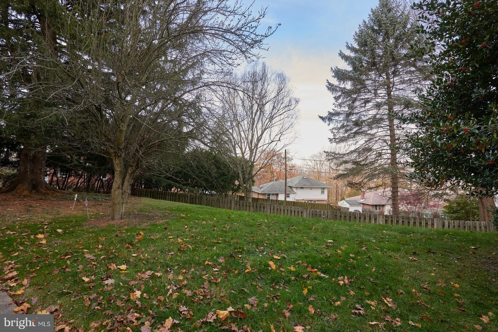 1200 Lorraine Road Reading, PA 19604 - Photo 8 of 45 Fenced in side yard