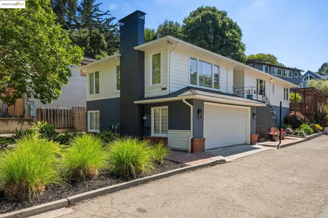 a view of a house with a yard and plants