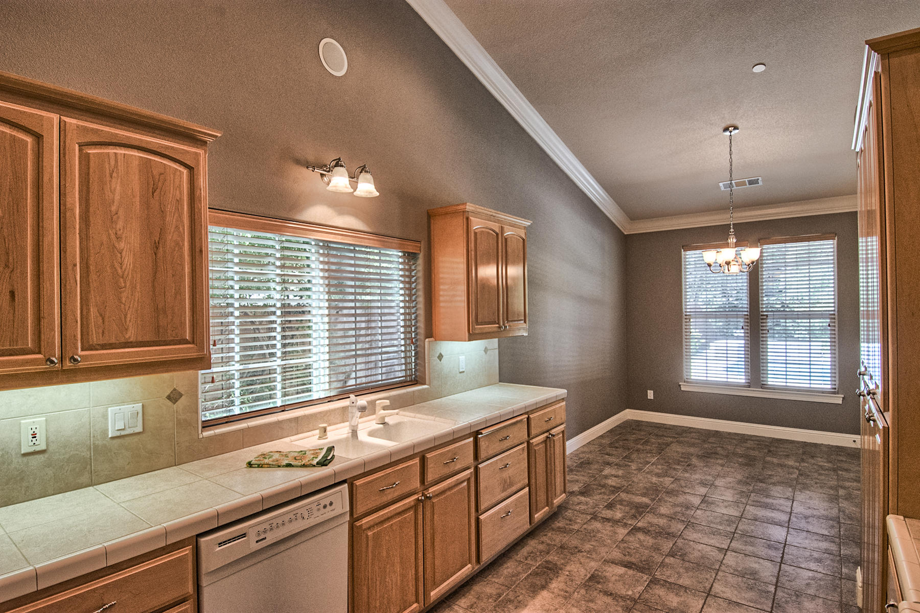 2091 Oshea Way Redding, CA 96003 - Photo 11 of 46 Kitchen