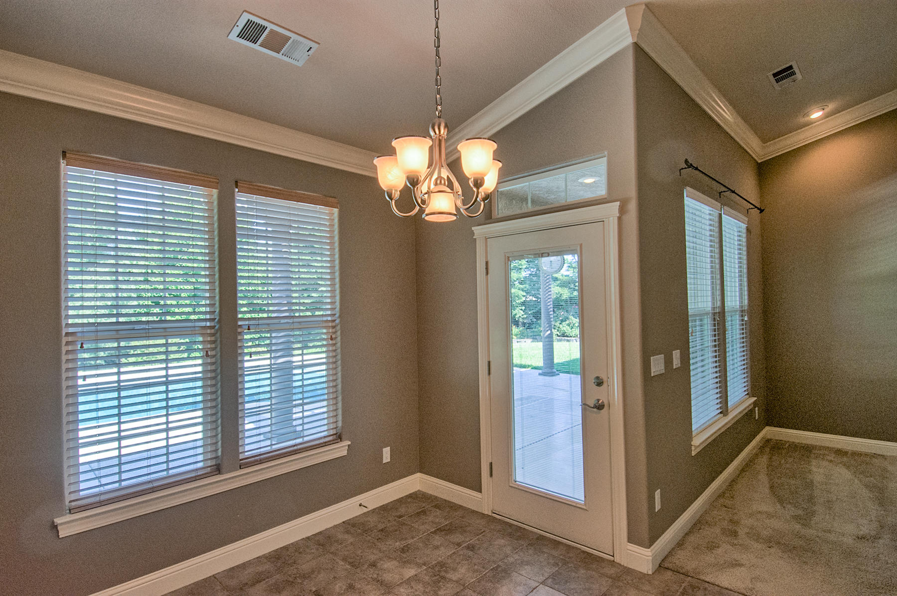 2091 Oshea Way Redding, CA 96003 - Photo 13 of 46 Dining
