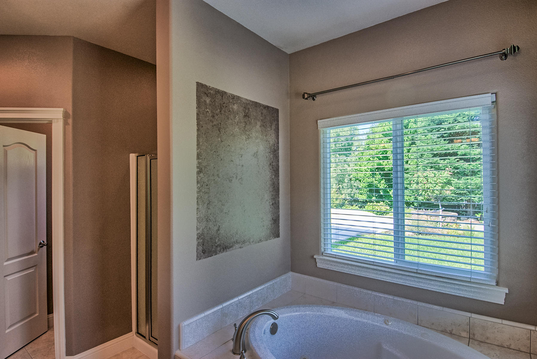 2091 Oshea Way Redding, CA 96003 - Photo 20 of 46 Master Bath