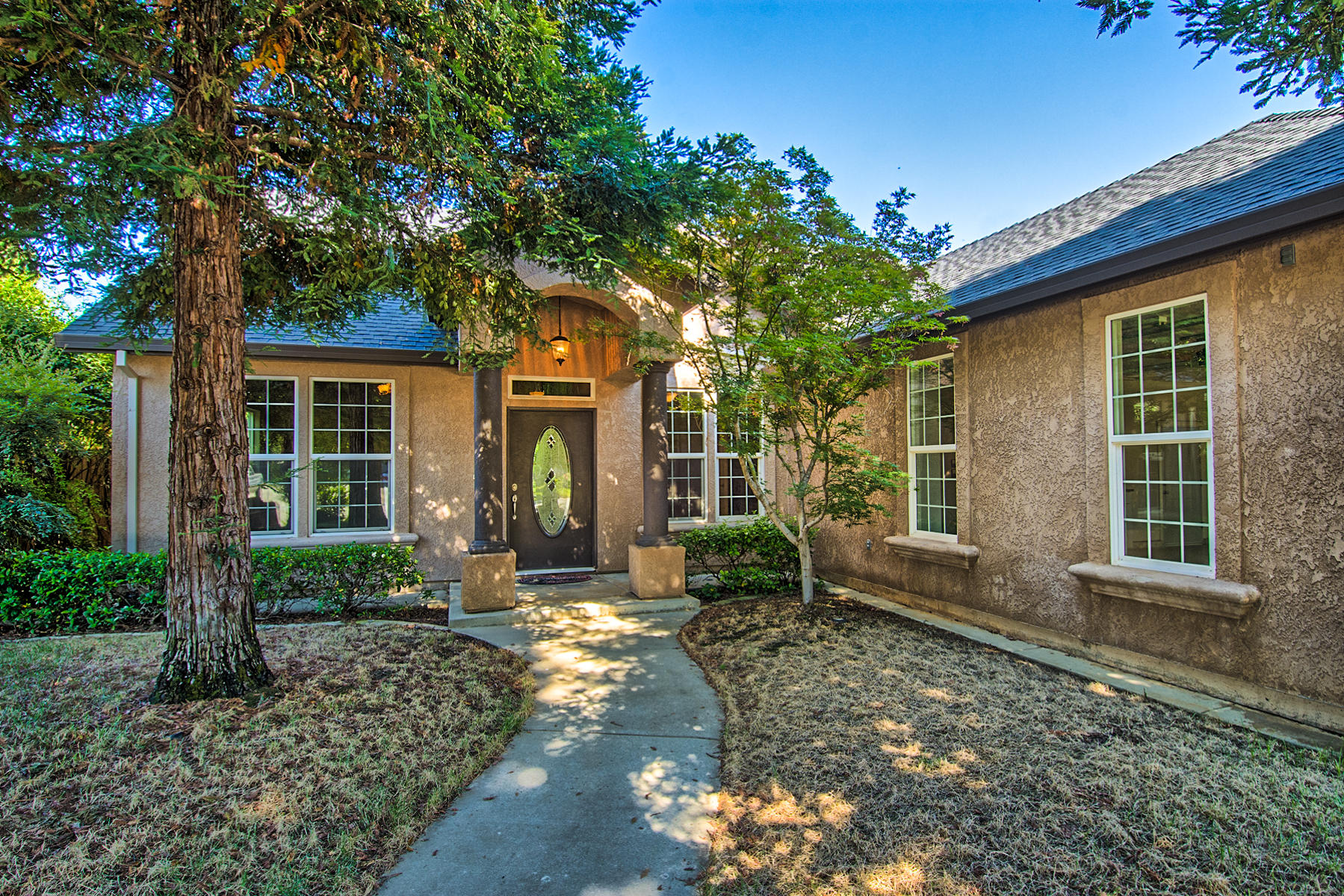 2091 Oshea Way Redding, CA 96003 - Photo 2 of 46 Front Entry
