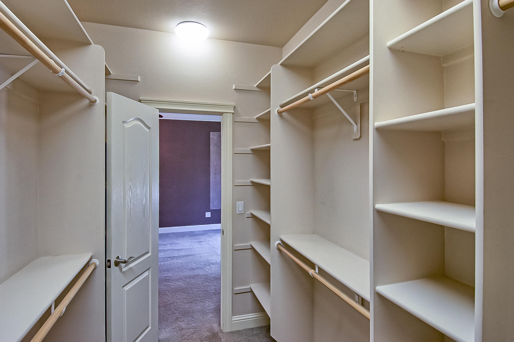 2091 Oshea Way Redding, CA 96003 - Photo 21 of 46 Master Closet