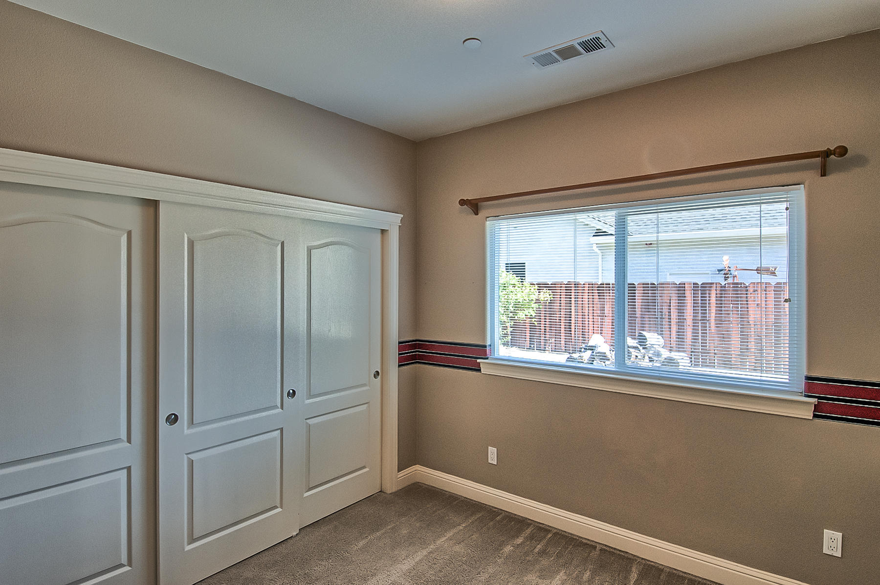 2091 Oshea Way Redding, CA 96003 - Photo 22 of 46 Guest Room 1