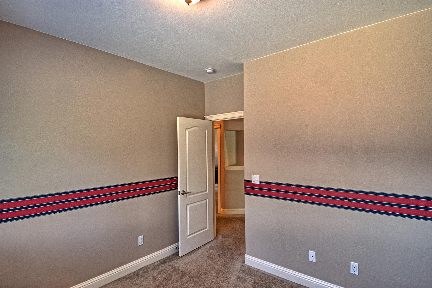2091 Oshea Way Redding, CA 96003 - Photo 23 of 46 Guest Room 1