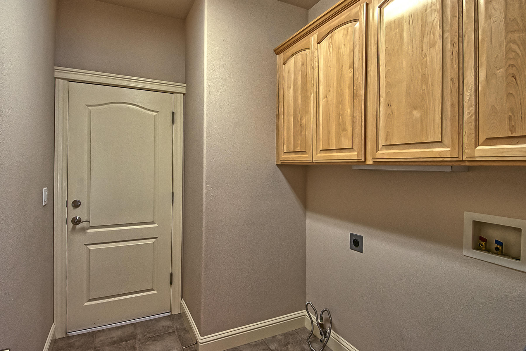 2091 Oshea Way Redding, CA 96003 - Photo 27 of 46 Laundry Room
