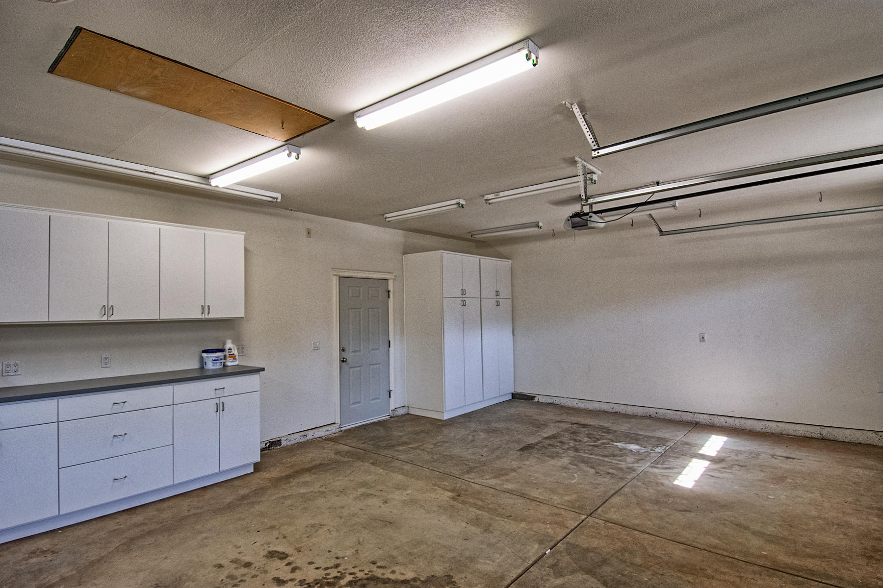 2091 Oshea Way Redding, CA 96003 - Photo 29 of 46 Grarage