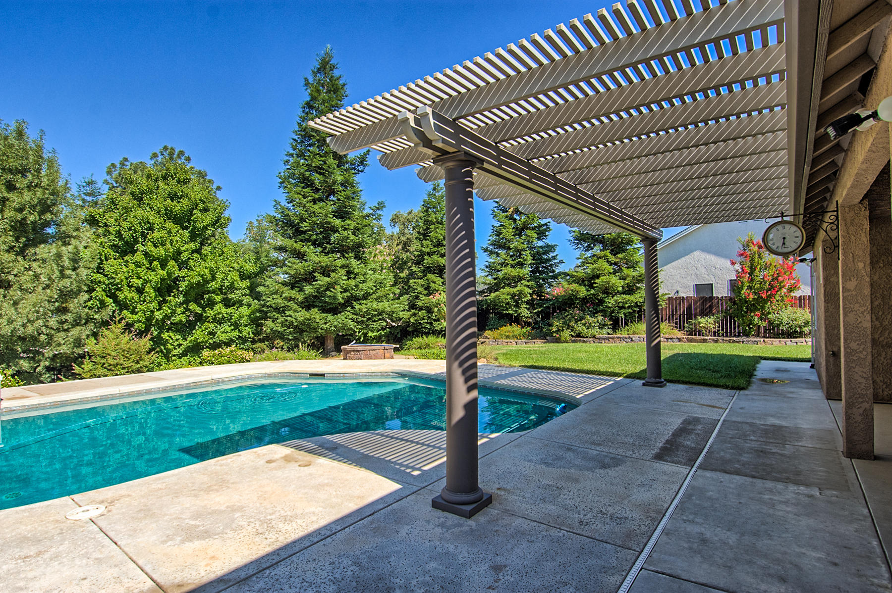 2091 Oshea Way Redding, CA 96003 - Photo 33 of 46 Pool