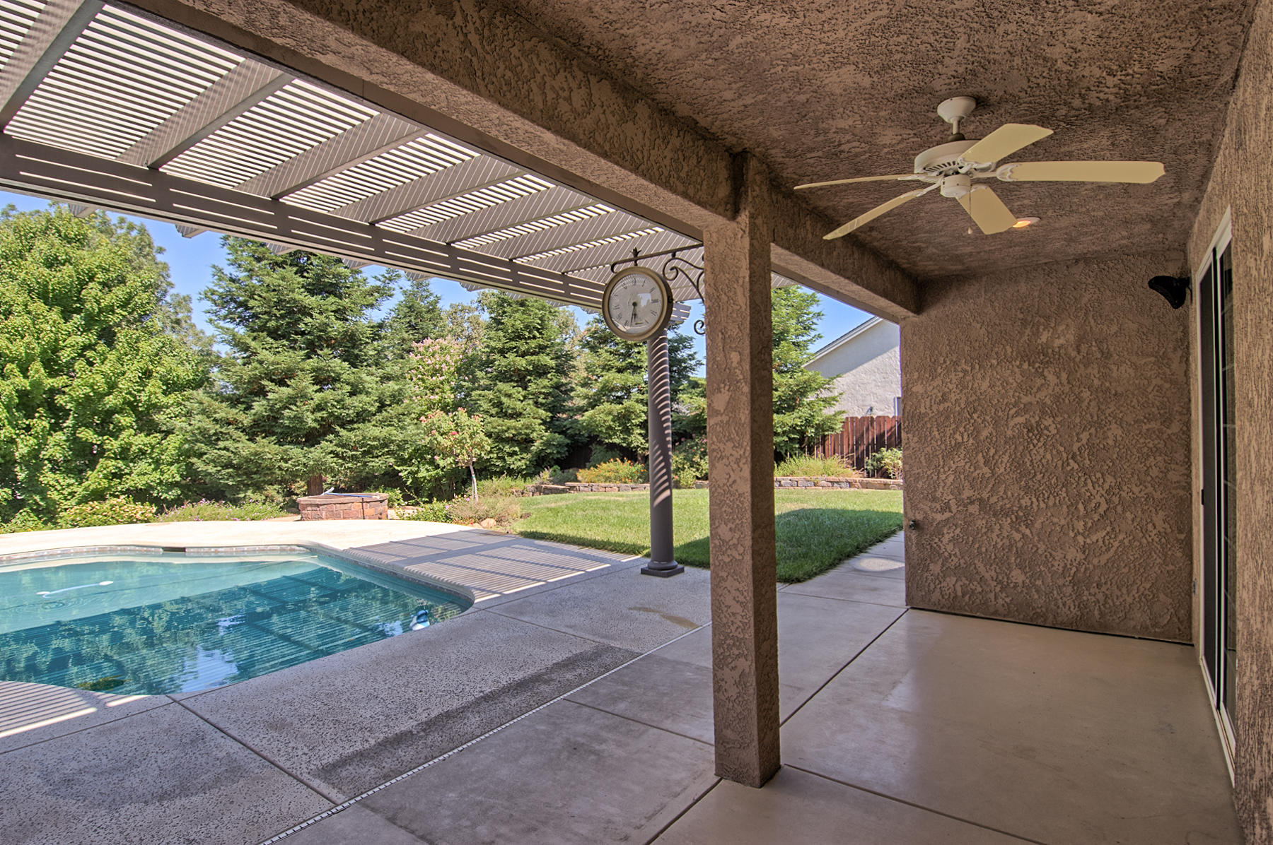 2091 Oshea Way Redding, CA 96003 - Photo 35 of 46 Covered Patio
