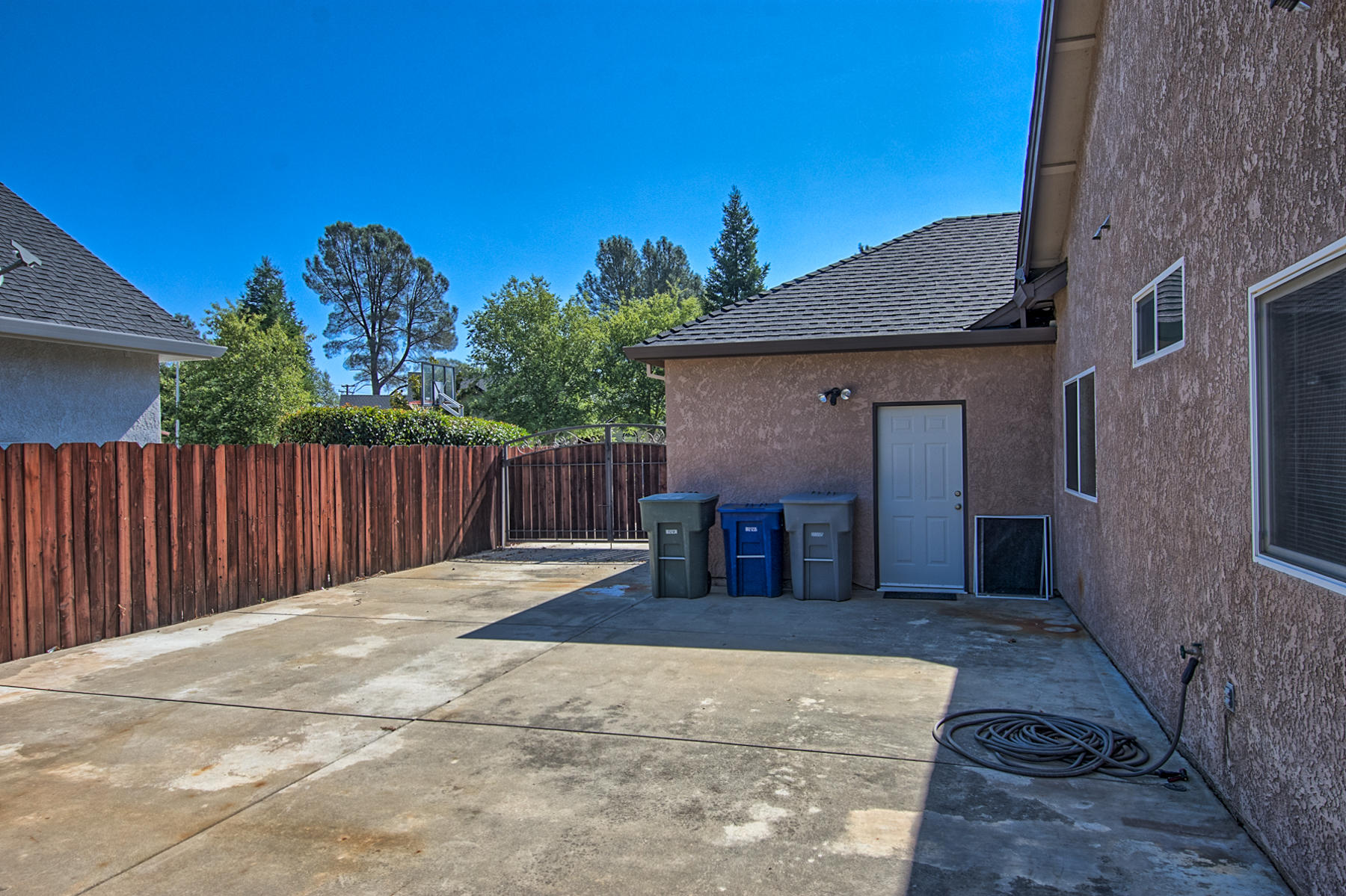 2091 Oshea Way Redding, CA 96003 - Photo 41 of 46 Side/RV
