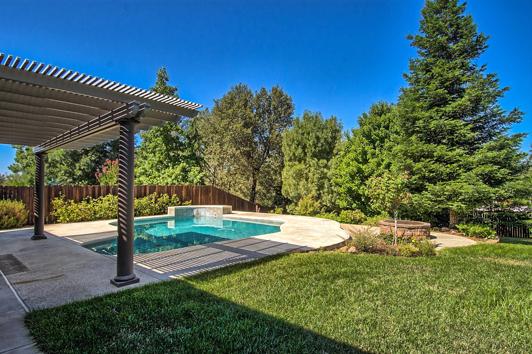 2091 Oshea Way Redding, CA 96003 - Photo 43 of 46 Side Yard to Pool