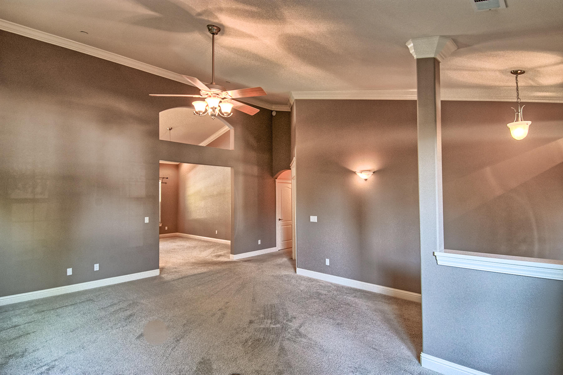 2091 Oshea Way Redding, CA 96003 - Photo 5 of 46 Living Room
