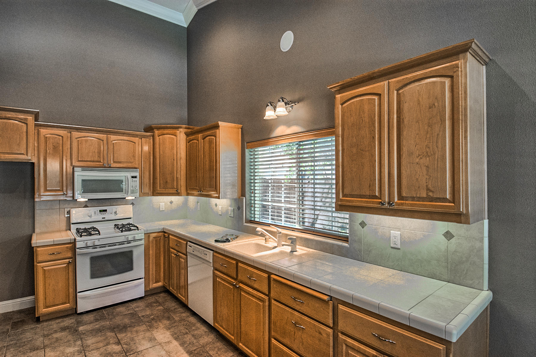 2091 Oshea Way Redding, CA 96003 - Photo 9 of 46 Kitchen