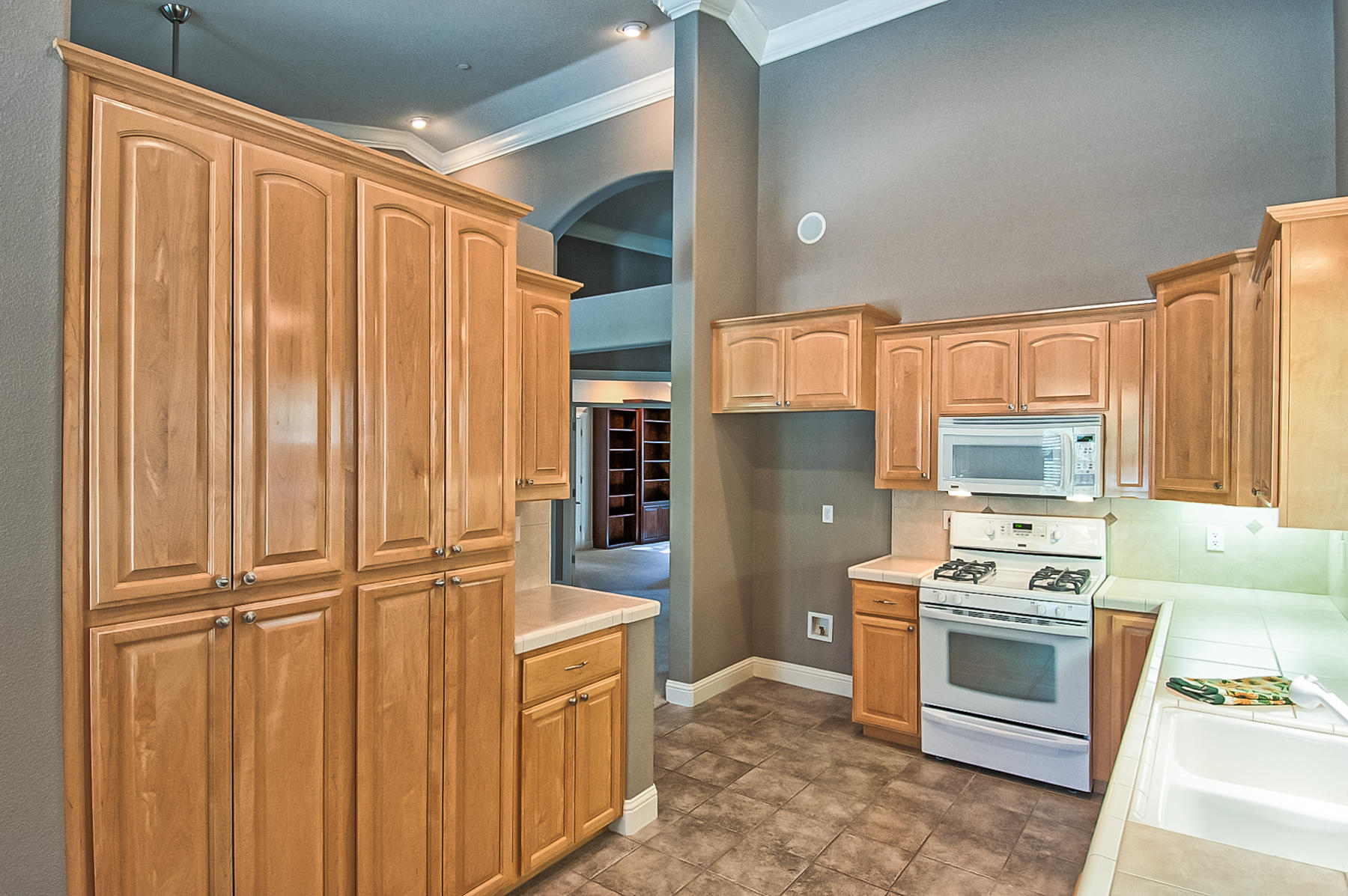 2091 Oshea Way Redding, CA 96003 - Photo 10 of 46 Kitchen