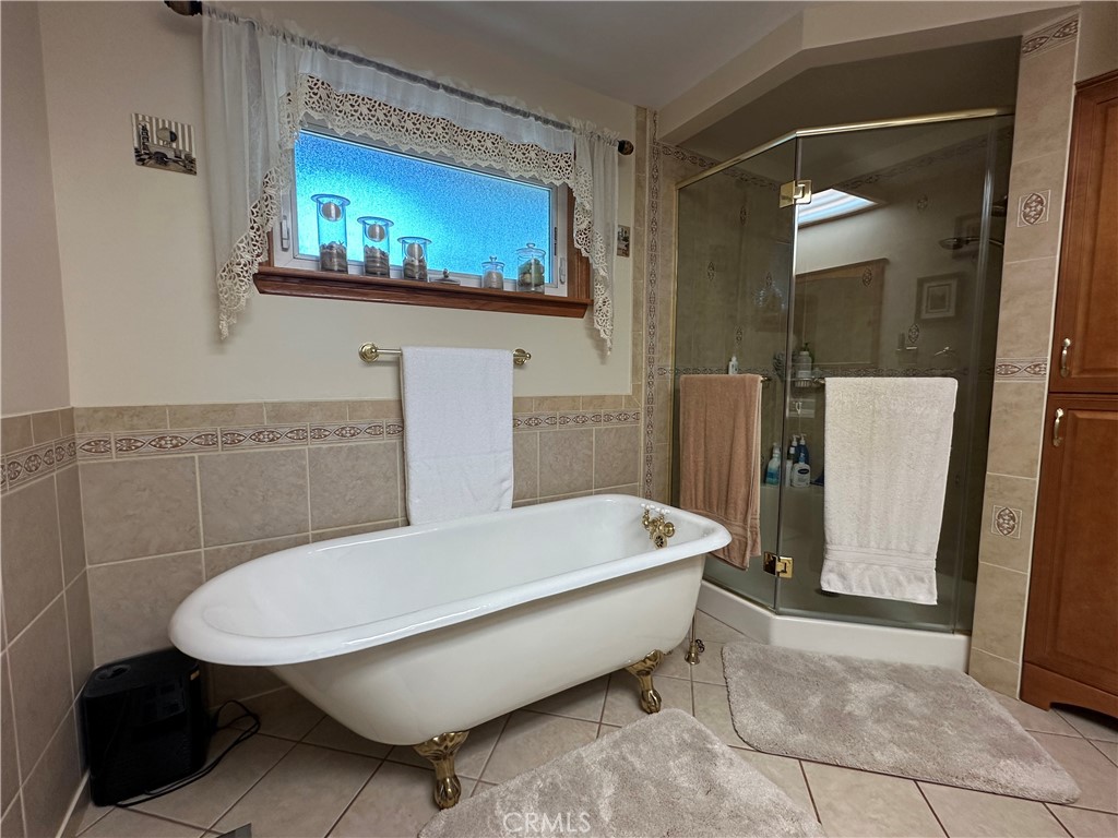 57260 Ramsey Road Anza, CA 92539 - Photo 28 of 44 a bathroom with a sink and a mirror