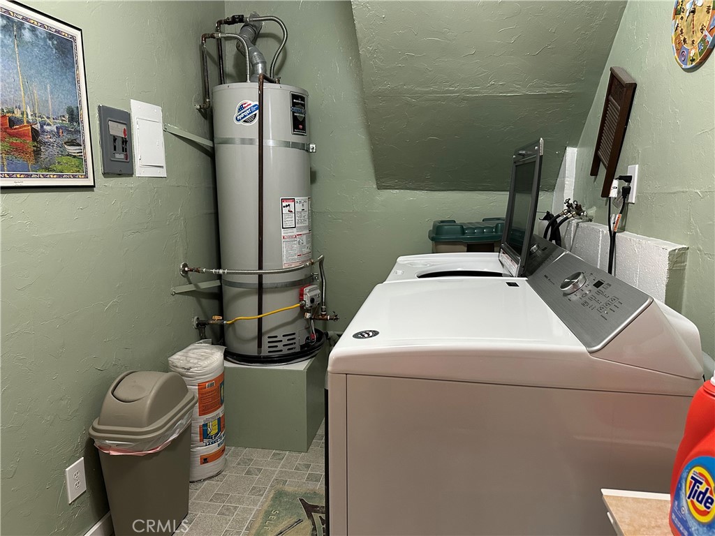 57260 Ramsey Road Anza, CA 92539 - Photo 39 of 44 a bathroom with a toilet and a sink