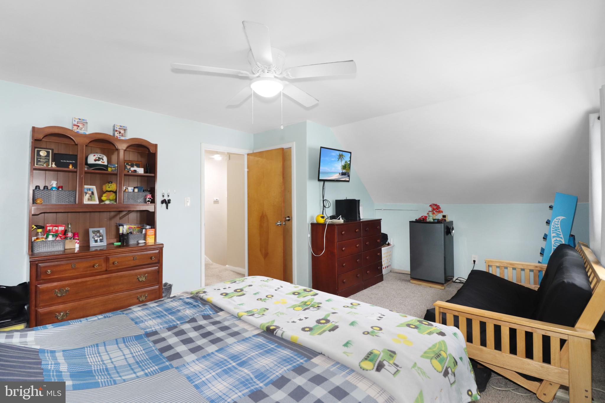 240 Youngs Road Trenton, NJ 08619 - Photo 51 of 66 Bedroom 3, upper floor