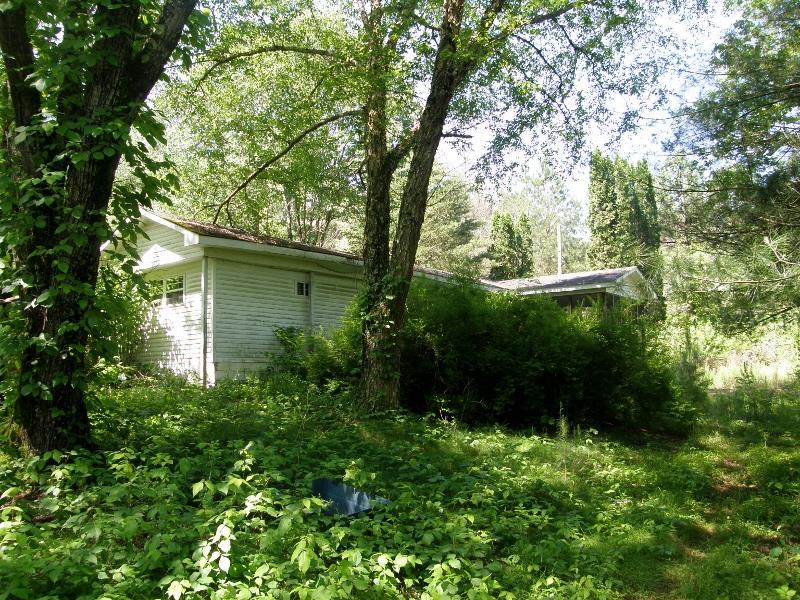 131 Bowen Road Hohenwald, TN 38462 - Photo 3 of 9 1984 MOBILE HOME ON PROPERTY.