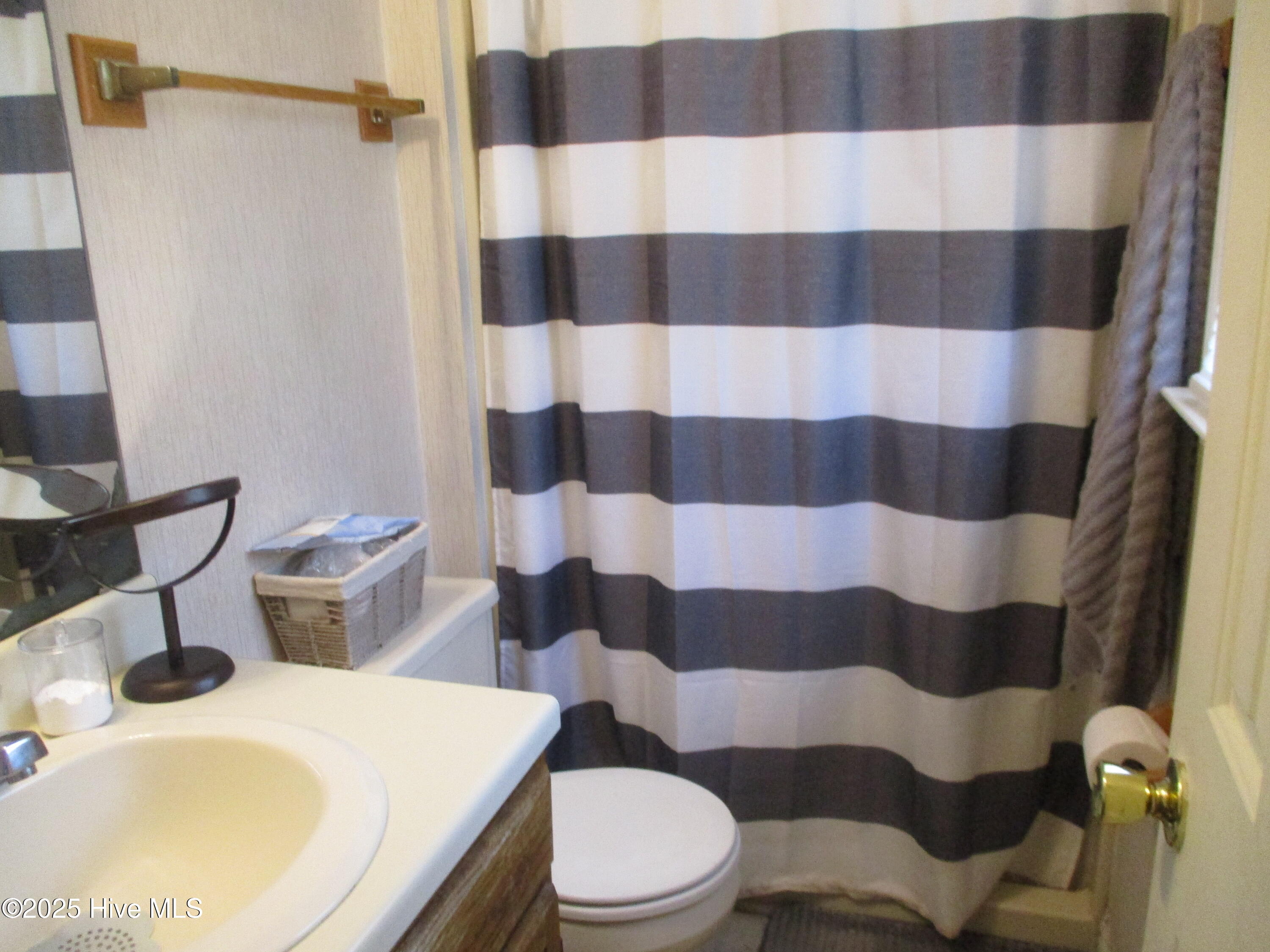 9260 McLeod Road Laurinburg, NC 28352 - Photo 13 of 16 Master Bathroom