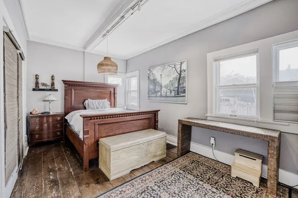 $599,900 | 11 South Lake Street, Grayslake, IL 60030