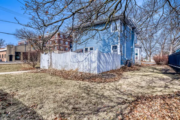 $599,900 | 11 South Lake Street, Grayslake, IL 60030