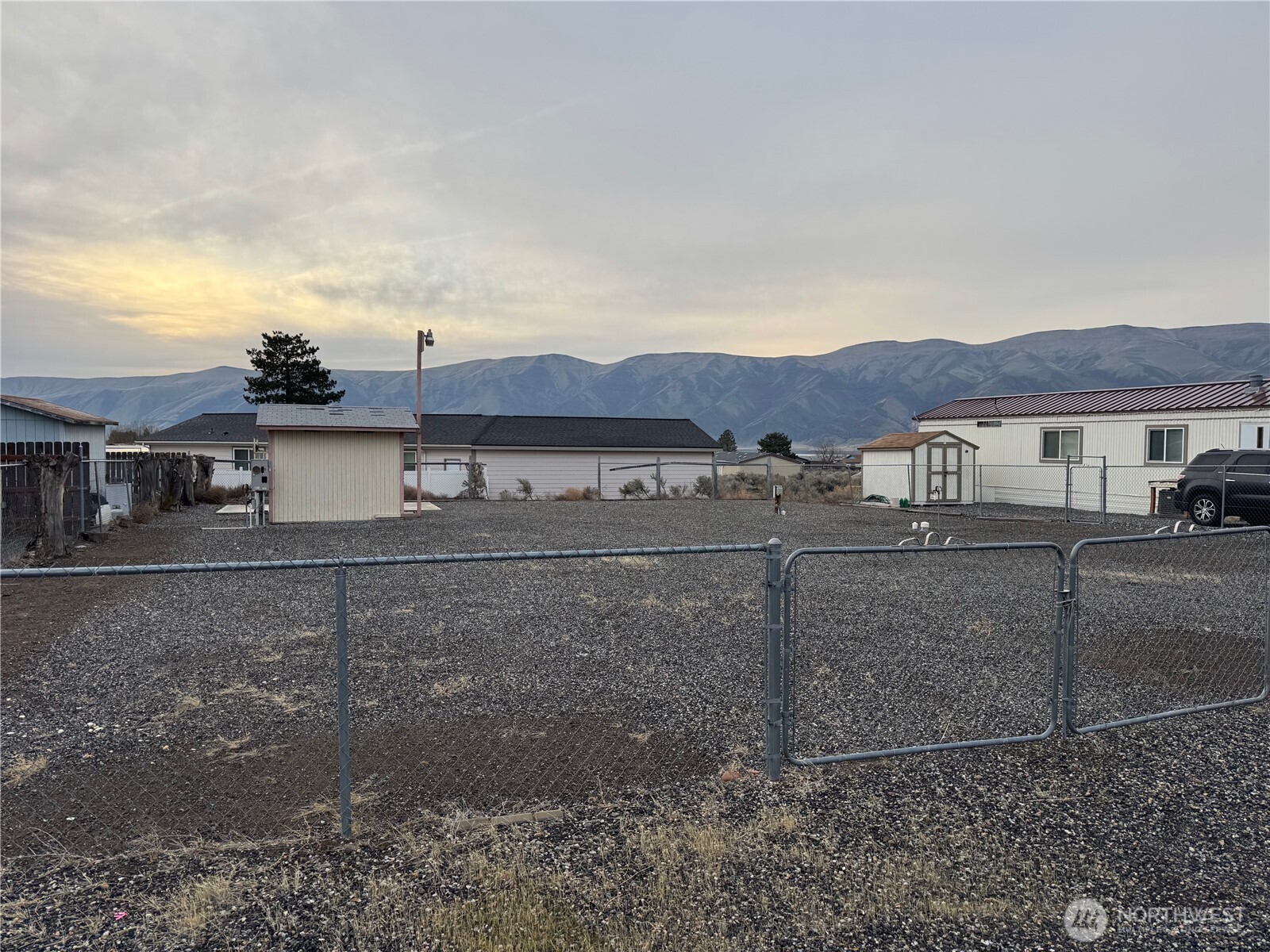 606 Edgewater Way Southwest Mattawa, WA 99349 - Photo 4 of 4 a view of a house with a yard