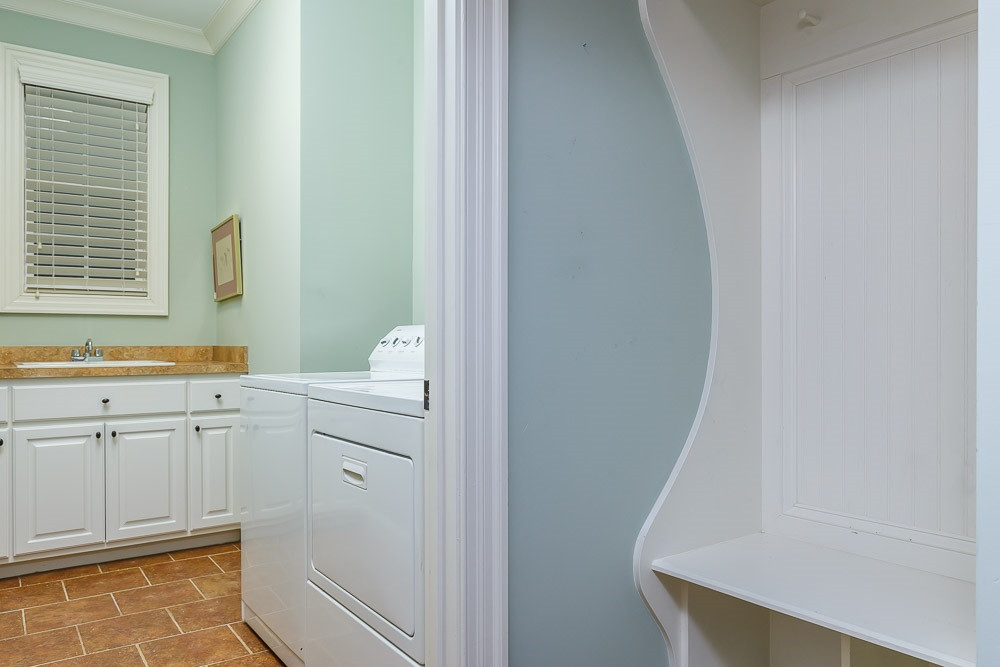 501 Redhill Road Holly Springs, NC 27540 - Photo 15 of 25 Mudroom & Laundry
