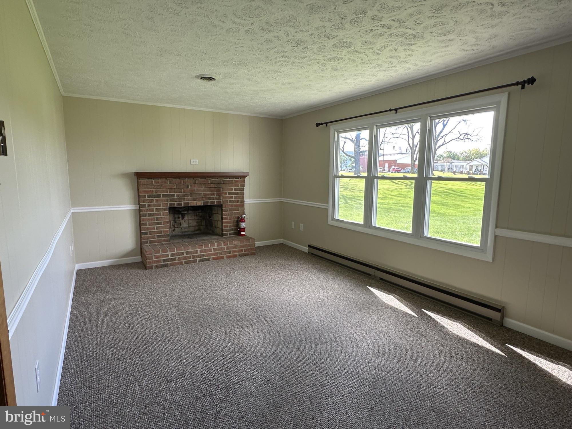 14149 South Middle Road Edinburg, VA 22824 - Photo 14 of 30 Living Room