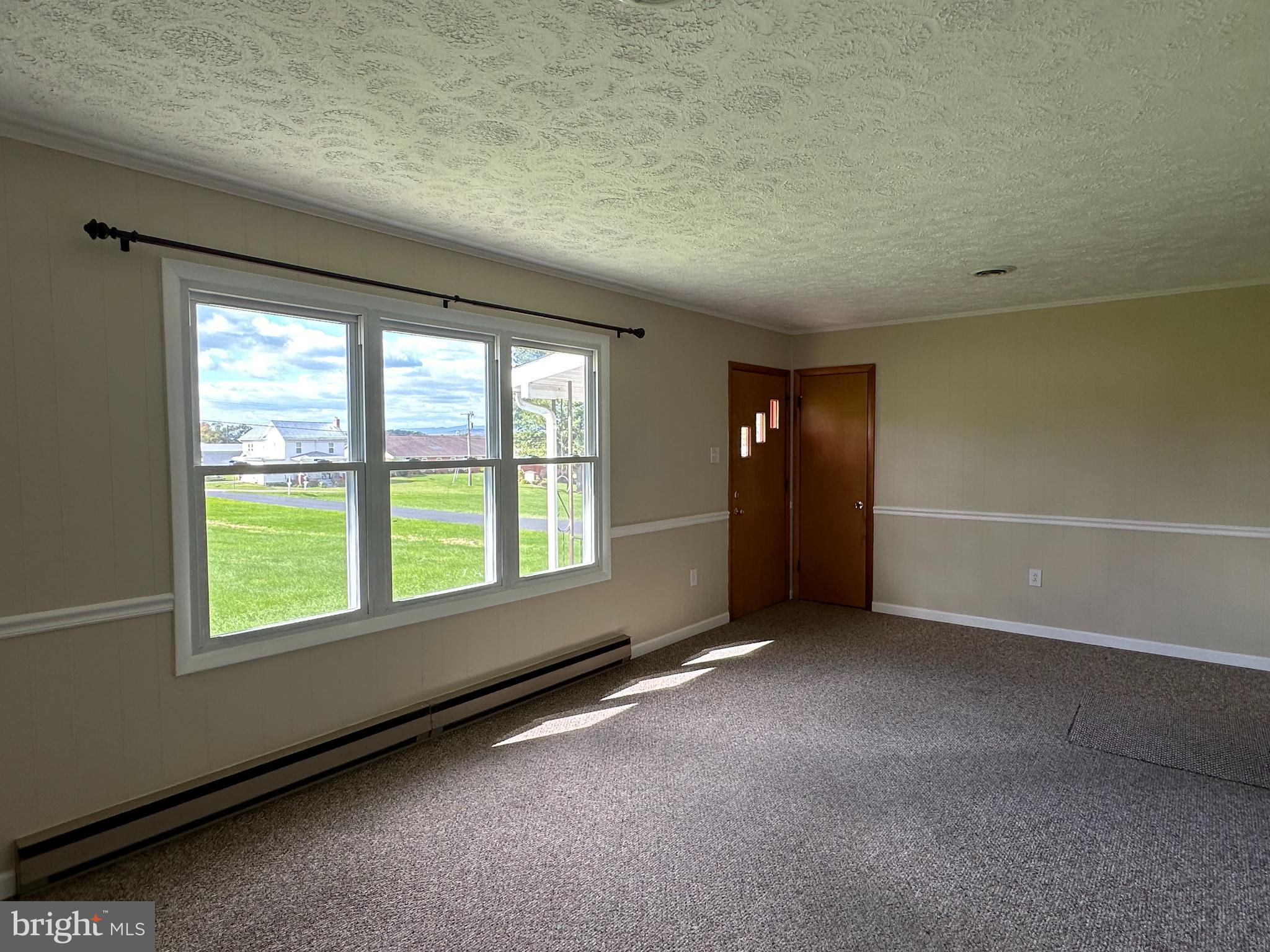 14149 South Middle Road Edinburg, VA 22824 - Photo 15 of 30 Living Room