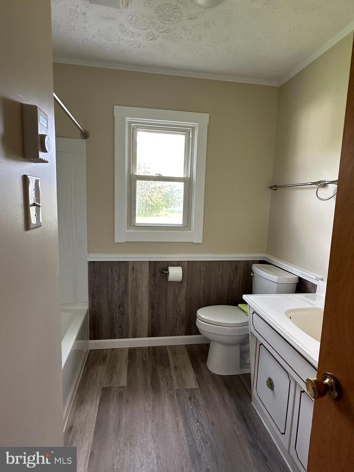 14149 South Middle Road Edinburg, VA 22824 - Photo 17 of 30 Main Bath