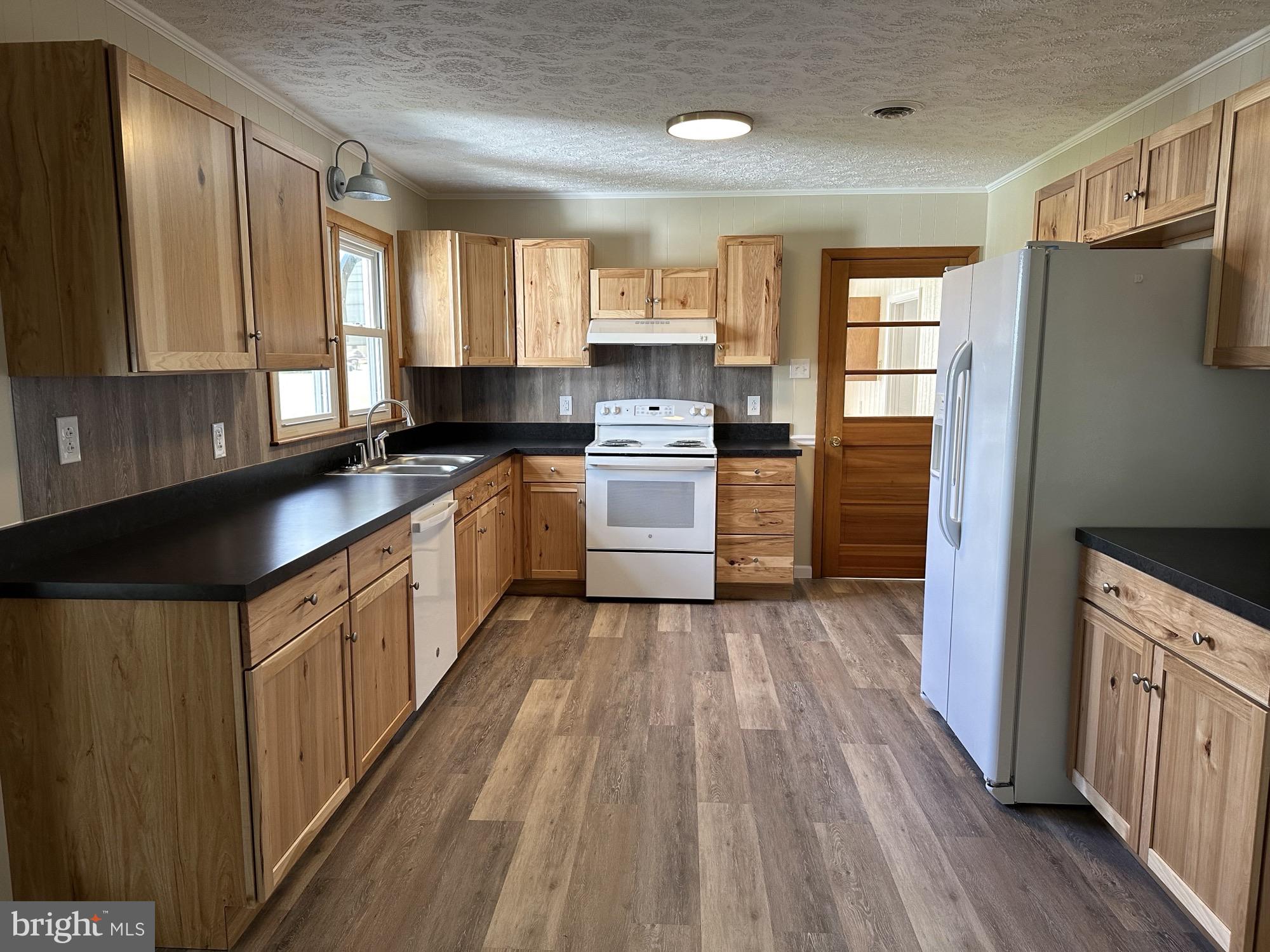 14149 South Middle Road Edinburg, VA 22824 - Photo 2 of 30 Kitchen